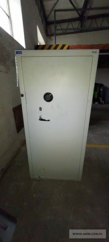 Sprzęt kwaterunkowy - pakiet zawierający 7 poz. asort. (wg oddzielnego wykazu), w tym m.in.: szafy metalowe na akta, sejf itp. 